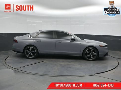 Used 2023 Honda Accord Sport image 3