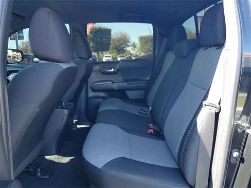 Used 2022 Toyota Tacoma TRD Sport w/ Technology Package image 17