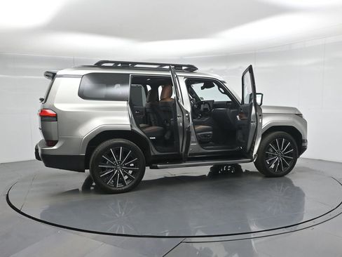 Used 2025 Lexus GX 550 image 4