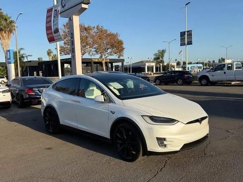 Used 2018 Tesla Model X 75D AWD/4WD image 2