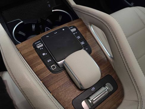 Used 2025 Mercedes-Benz GLS 450 4MATIC image 39