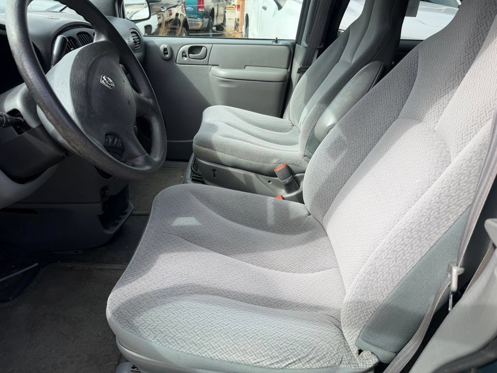 Used 2005 Dodge Grand Caravan SE w/ Popular Equipment Group I FWD image 4