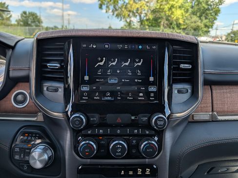 Used 2022 RAM 1500 Limited w/ Body Color Bumper Group AWD/4WD image 26