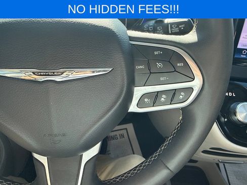 Used 2024 Chrysler Pacifica Touring-L FWD image 14
