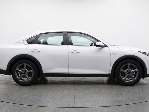 Used 2025 Kia K4 LXS FWD image 11