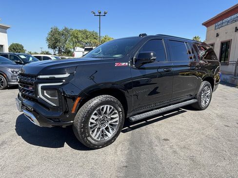 Used 2025 Chevrolet Suburban Z71 w/ Z71 Off-Road Package AWD/4WD image 2