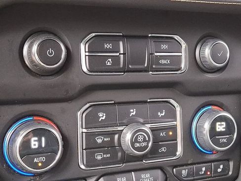 Used 2023 Chevrolet Tahoe Premier AWD/4WD image 19