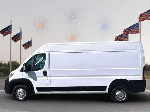 Used 2023 RAM ProMaster 2500 w/ Convenience Group FWD image 2
