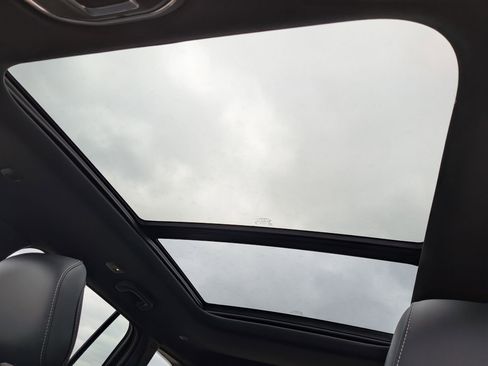 Used 2024 Jeep Grand Cherokee Limited w/ Black Appearance Package AWD/4WD image 25