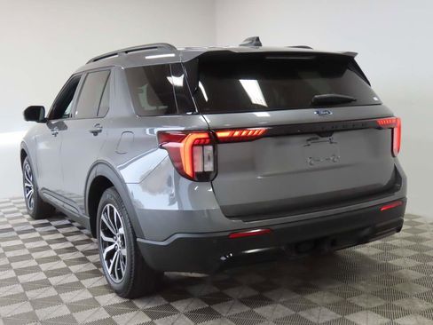 Used 2025 Ford Explorer ST-Line RWD image 3