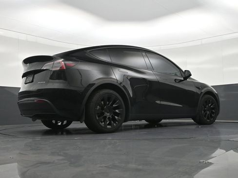 Used 2023 Tesla Model Y Long Range AWD/4WD image 26