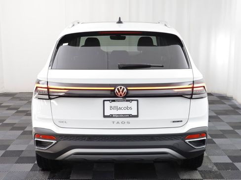Used 2025 Volkswagen Taos SEL image 17