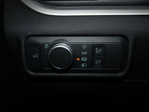 Used 2022 Ford Explorer XLT image 9