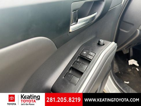 Used 2025 Toyota Highlander XLE FWD image 10