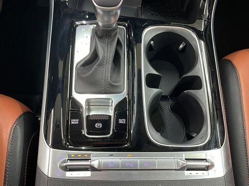 Used 2024 Kia Carnival SX Prestige image 11