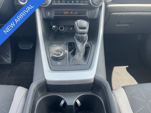 Used 2020 Toyota RAV4 XLE AWD/4WD image 16