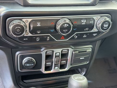 Used 2021 Jeep Wrangler Unlimited Sport image 17