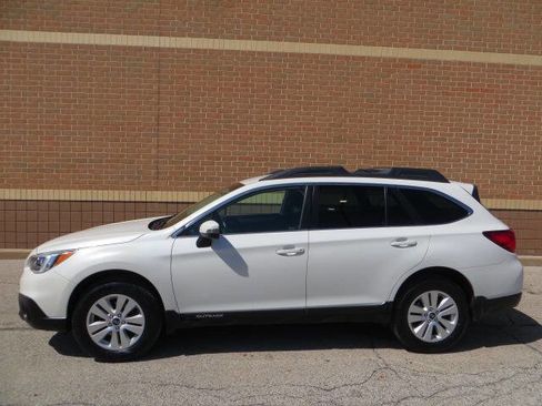 Used 2016 Subaru Outback 2.5i Premium AWD/4WD image 10