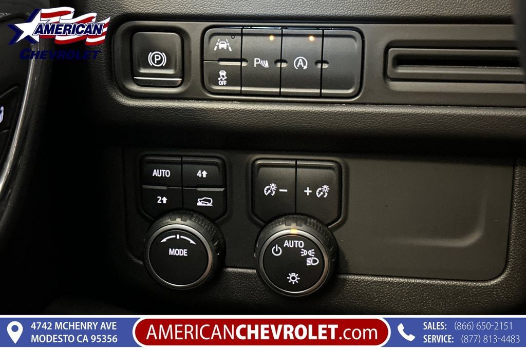 Used 2023 Chevrolet Suburban LT AWD/4WD image 37