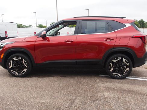 Used 2025 Kia Seltos SX w/ SX Sunroof Package image 4