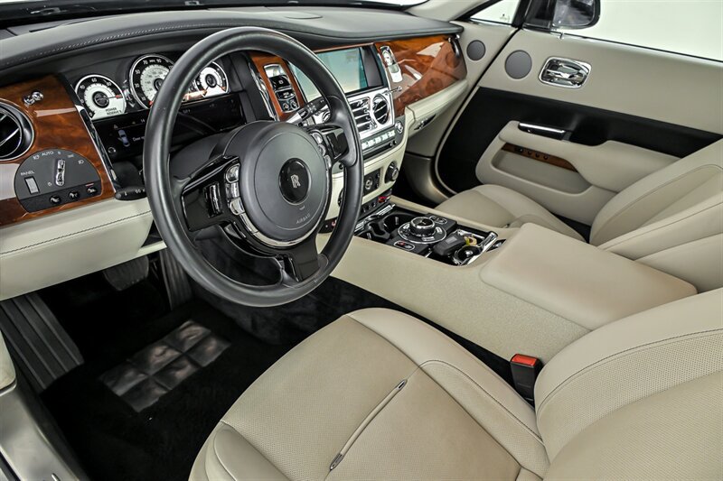Used 2015 Rolls-Royce Wraith RWD image 18