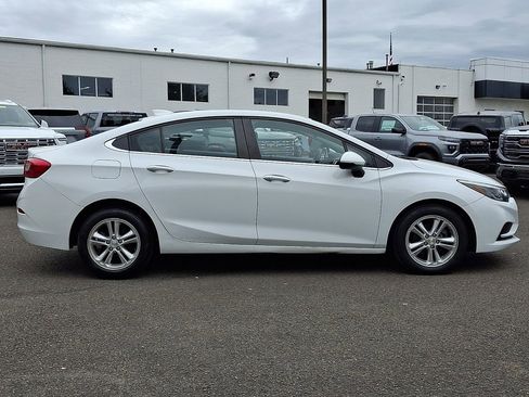 Certified 2017 Chevrolet Cruze LT w/ Convenience Package FWD image 7