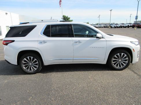 Certified 2022 Chevrolet Traverse Premier w/ LPO, Floor Liner Package AWD/4WD image 4