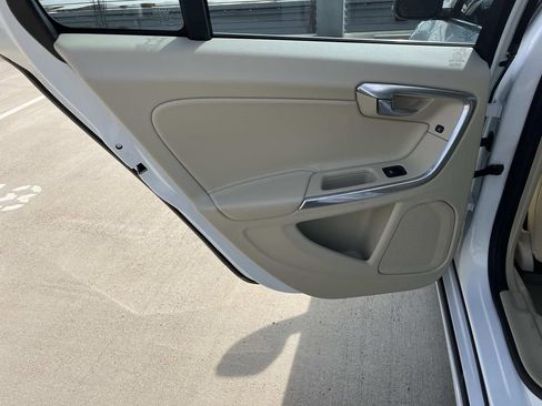 Used 2016 Volvo S60 T5 Premier w/ Convenience Package image 16