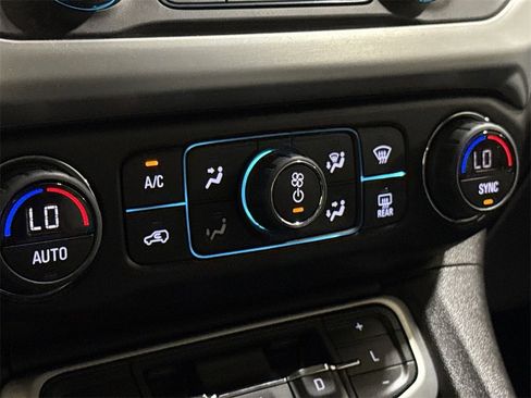 Used 2023 GMC Acadia SLT image 16