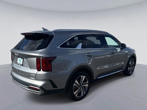 Used 2023 Kia Sorento SX Prestige w/ Panoramic Sunroof Package image 4