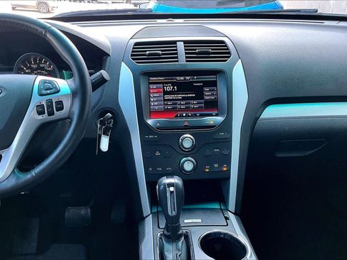 Used 2014 Ford Explorer XLT w/ Equipment Group 202A image 6