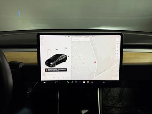 Used 2018 Tesla Model 3 Long Range image 11