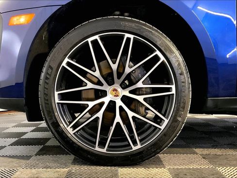Used 2023 Porsche Macan image 11