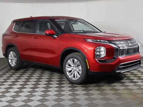 New 2026 Mitsubishi Outlander ES image 2