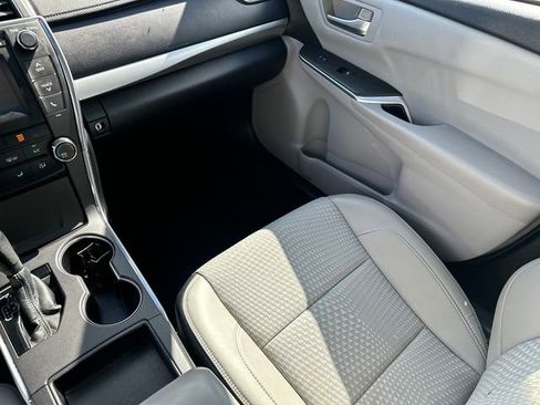 Used 2015 Toyota Camry SE image 19