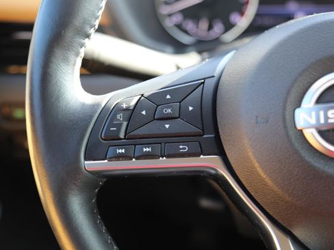 Used 2025 Nissan Sentra SV w/ SV Premium Package image 8