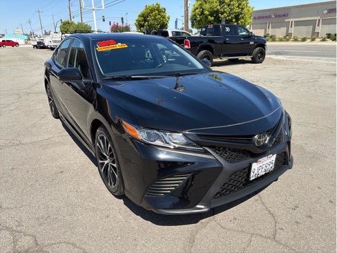 Used 2019 Toyota Camry SE w/ Carpet Mat Package FWD image 3