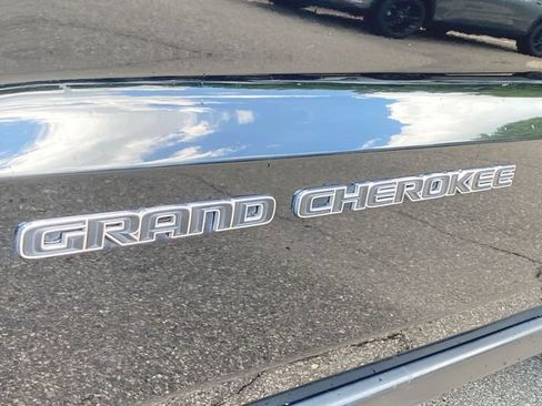 Used 2020 Jeep Grand Cherokee Laredo RWD image 30