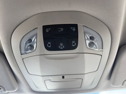 Used 2024 Chrysler Pacifica Touring-L image 26