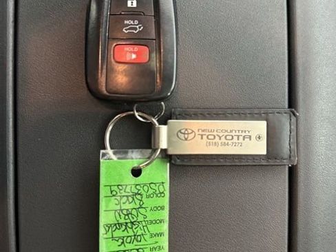 Used 2023 Toyota Highlander XLE AWD/4WD image 32