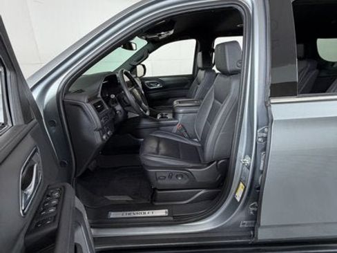 Used 2024 Chevrolet Suburban LT w/ Luxury Package RWD image 10