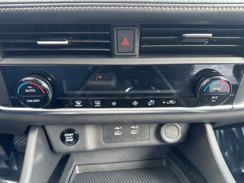 Used 2024 Nissan Rogue SV image 23