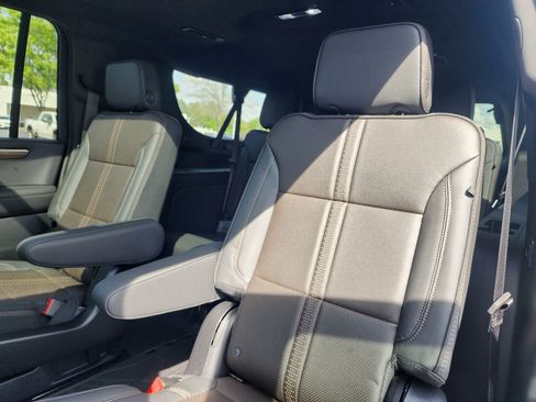New 2026 Chevrolet Suburban High Country RWD image 13