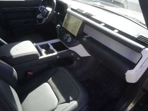 New 2026 Land Rover Defender 110 X-Dynamic SE image 22