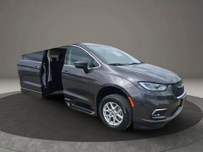 Used 2023 Chrysler Pacifica Touring-L