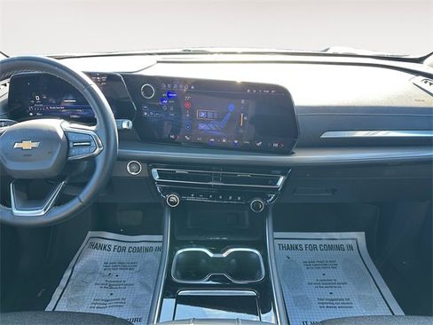 Used 2024 Chevrolet Traverse LT image 11