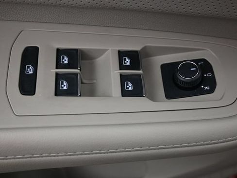 Used 2024 Volkswagen Atlas SE AWD/4WD image 7