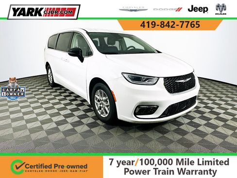 Certified 2024 Chrysler Pacifica Touring-L image 1