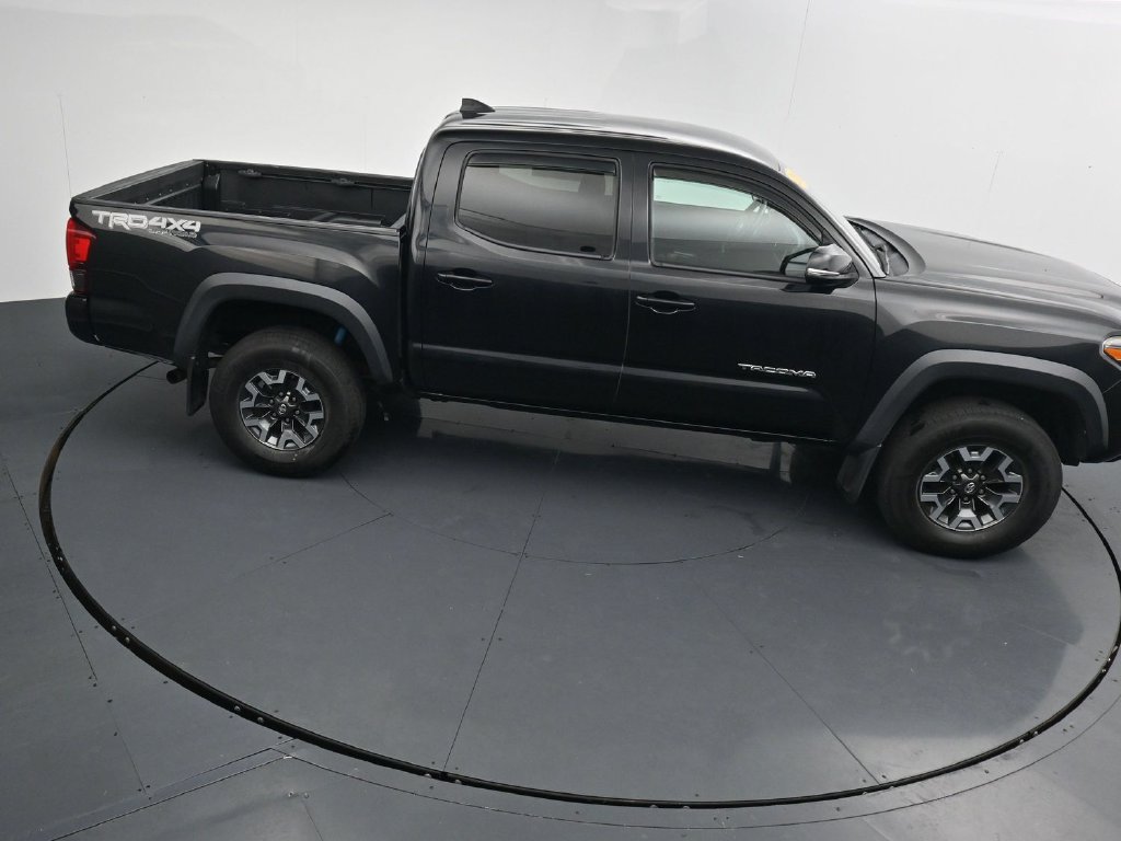 Used 2018 Toyota Tacoma TRD Off-Road w/ Technology Package AWD/4WD image 31