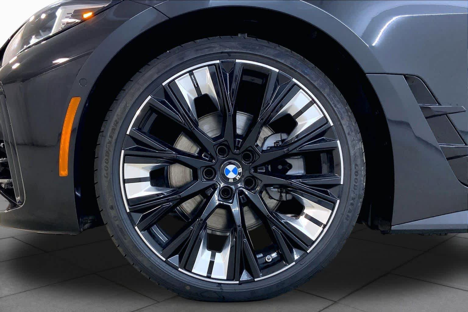 New 2026 BMW 430i xDrive w/ M Sport Package AWD/4WD image 11